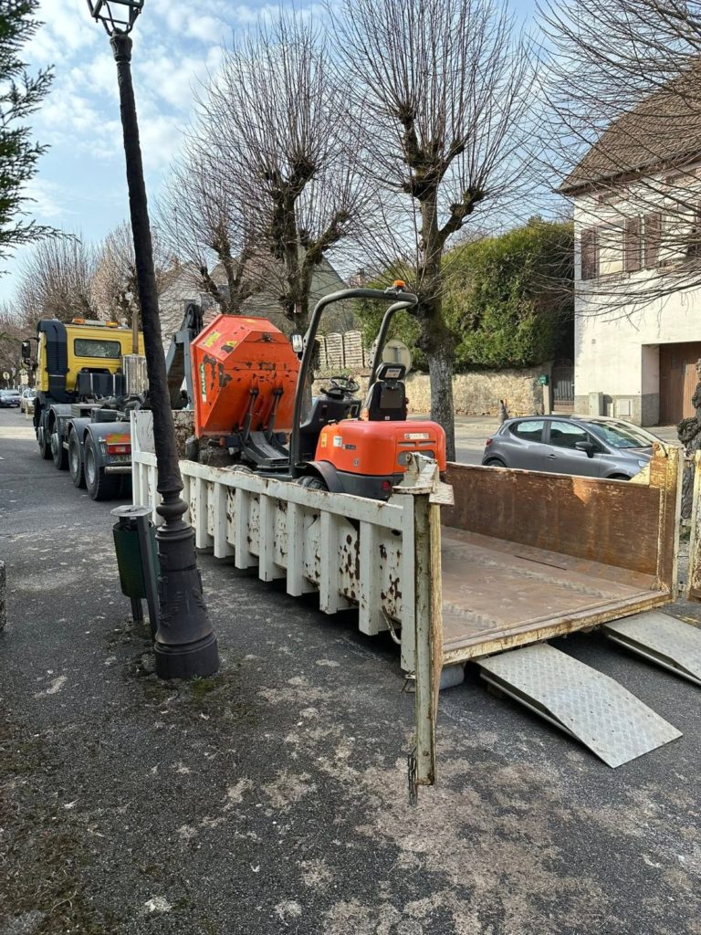 Démolition d’un garage et de murs en béton à Altkirch, chantier Kayser TP Démolition