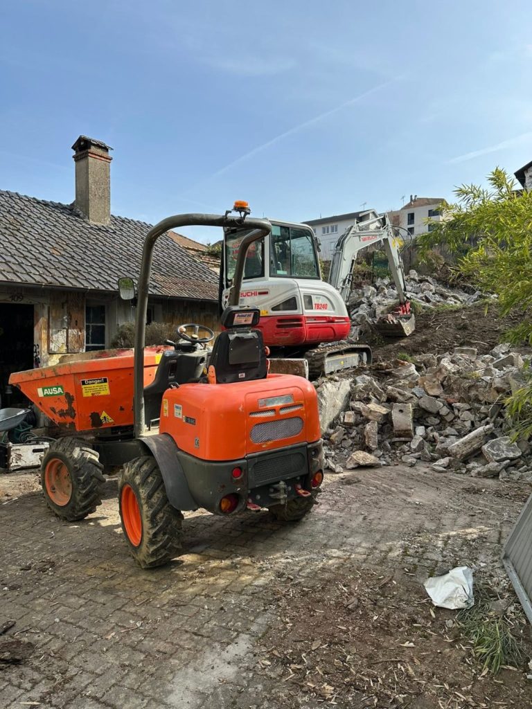 Démolition d’un garage et de murs en béton à Altkirch, chantier Kayser TP Démolition
