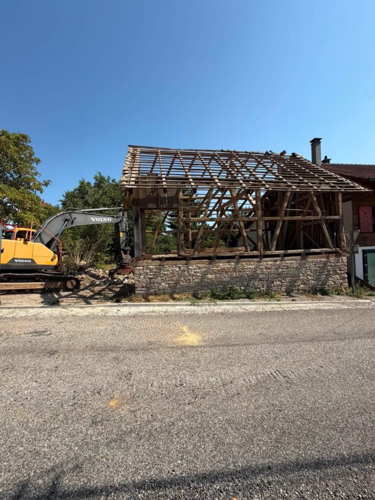 Démolition à Kiffis, structure prête pour sa charpente, chantier Kayser TP Démolition