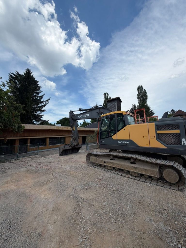Démolition d’un ancien transformateur électrique à Leymen, chantier Kayser TP Démolition
