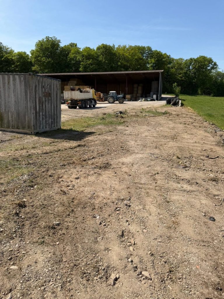Démolition d’un mur au croc, chantier Kayser TP Démolition