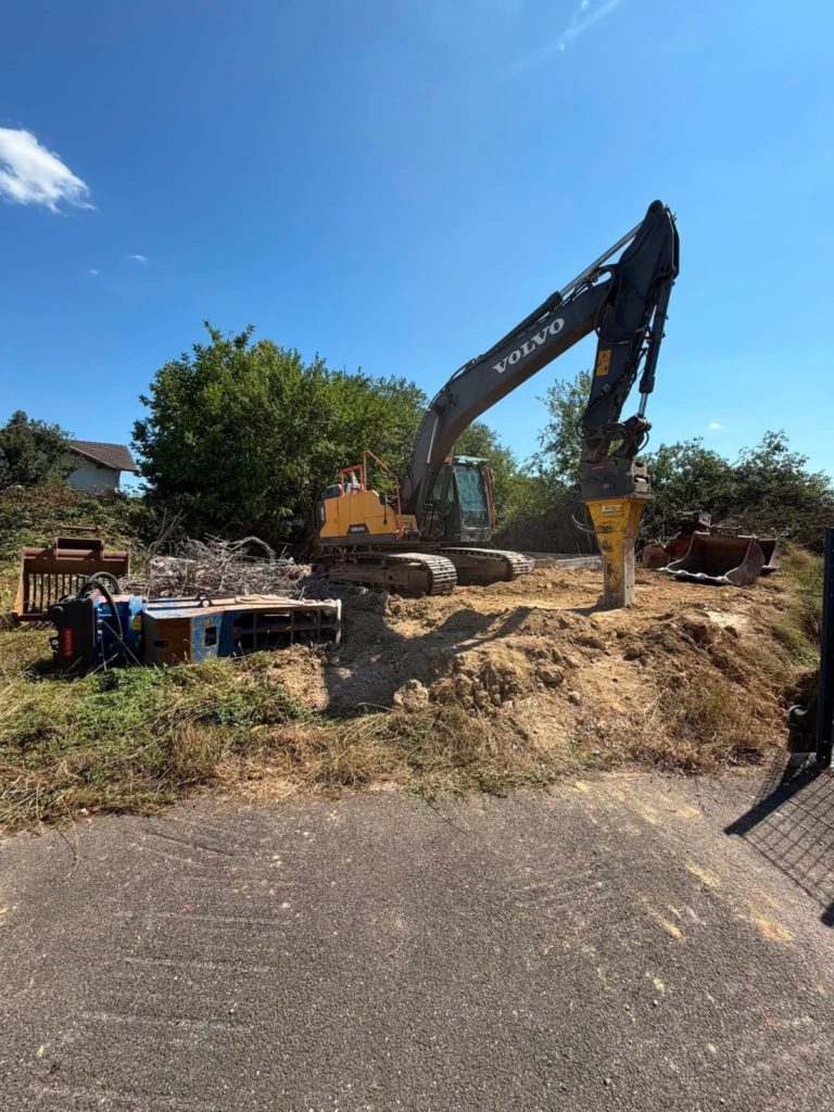 Démolition et remise à niveau de terrain, chantier Kayser TP Démolition