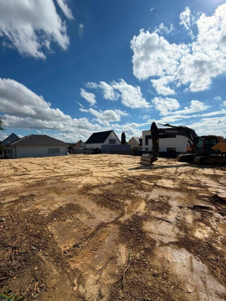 Démolition et remise à niveau de terrain, chantier Kayser TP Démolition