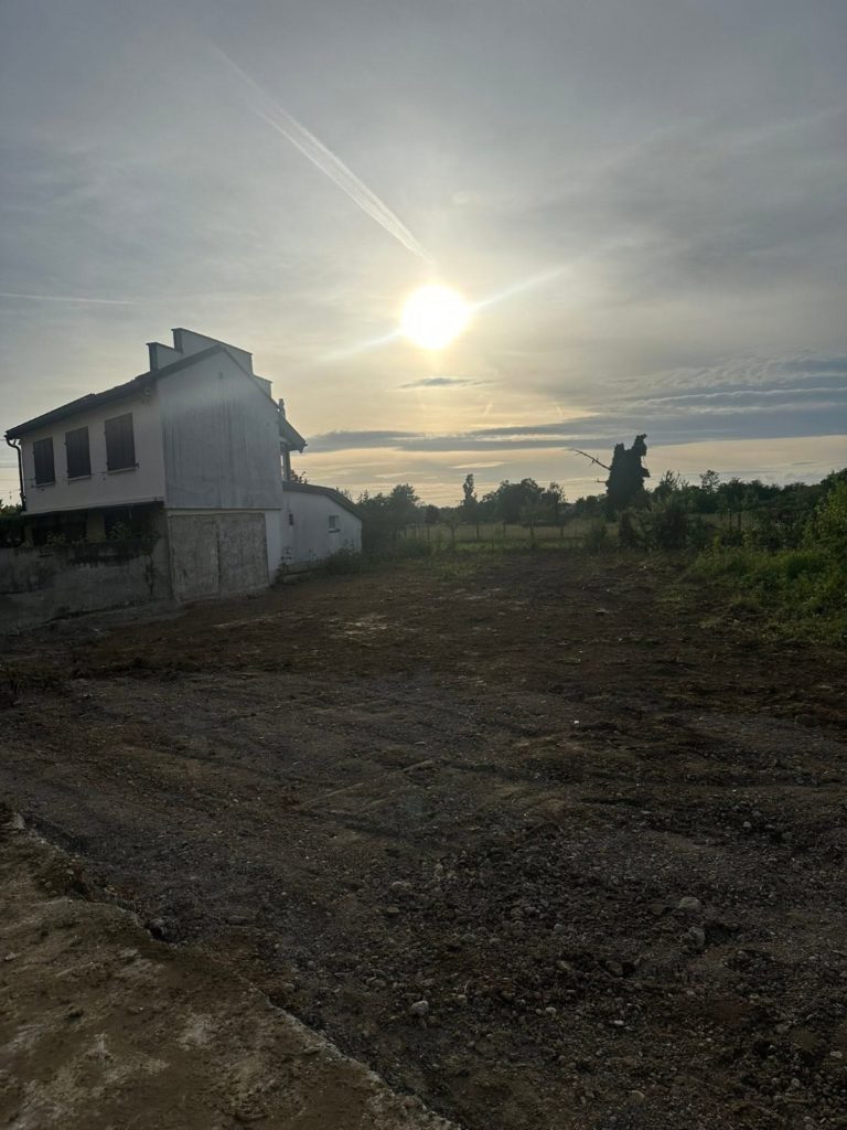 Démolitions et mise au propre d’un terrain à Saint-Louis, chantier Kayser TP Démolition