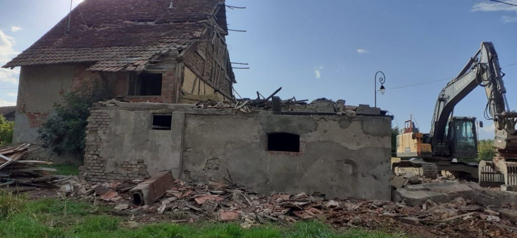 Démolition d’une maison avec grange à Traubach-le-Bas, chantier Kayser TP Démolition