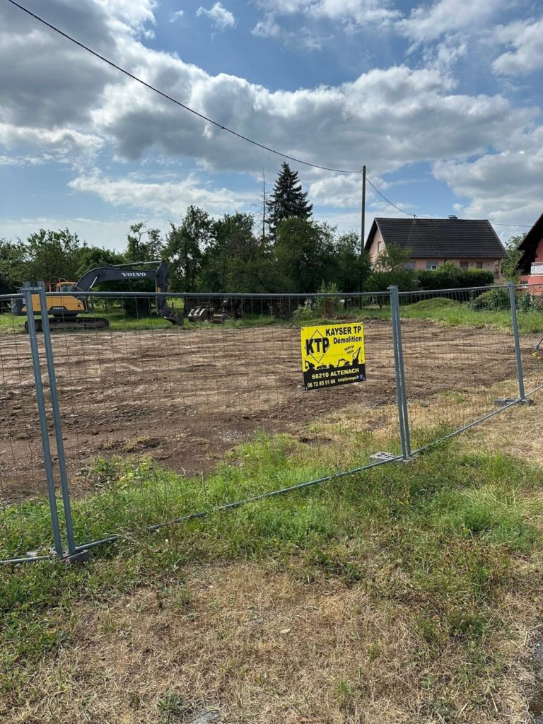 Démolition d’une maison avec grange à Traubach-le-Bas, chantier Kayser TP Démolition