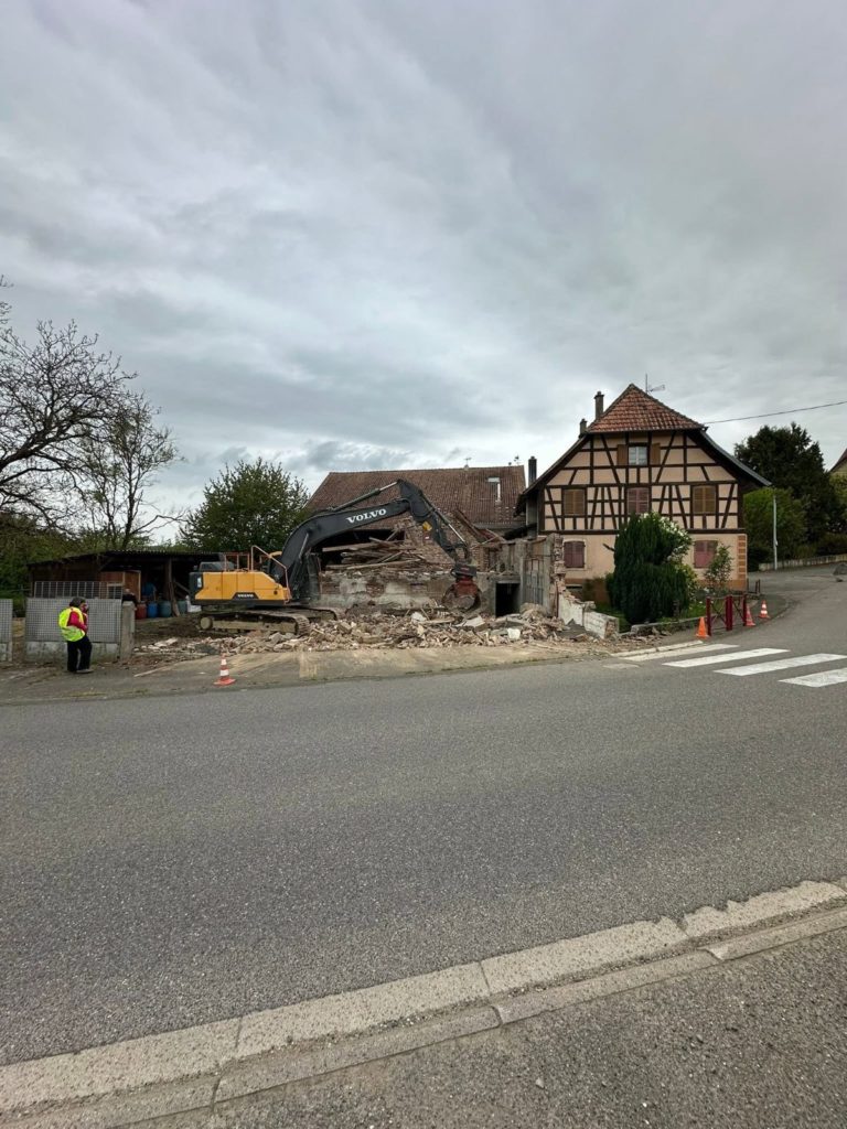 Démolition d’une grange à Traubach-le-Haut, chantier Kayser TP Démolition