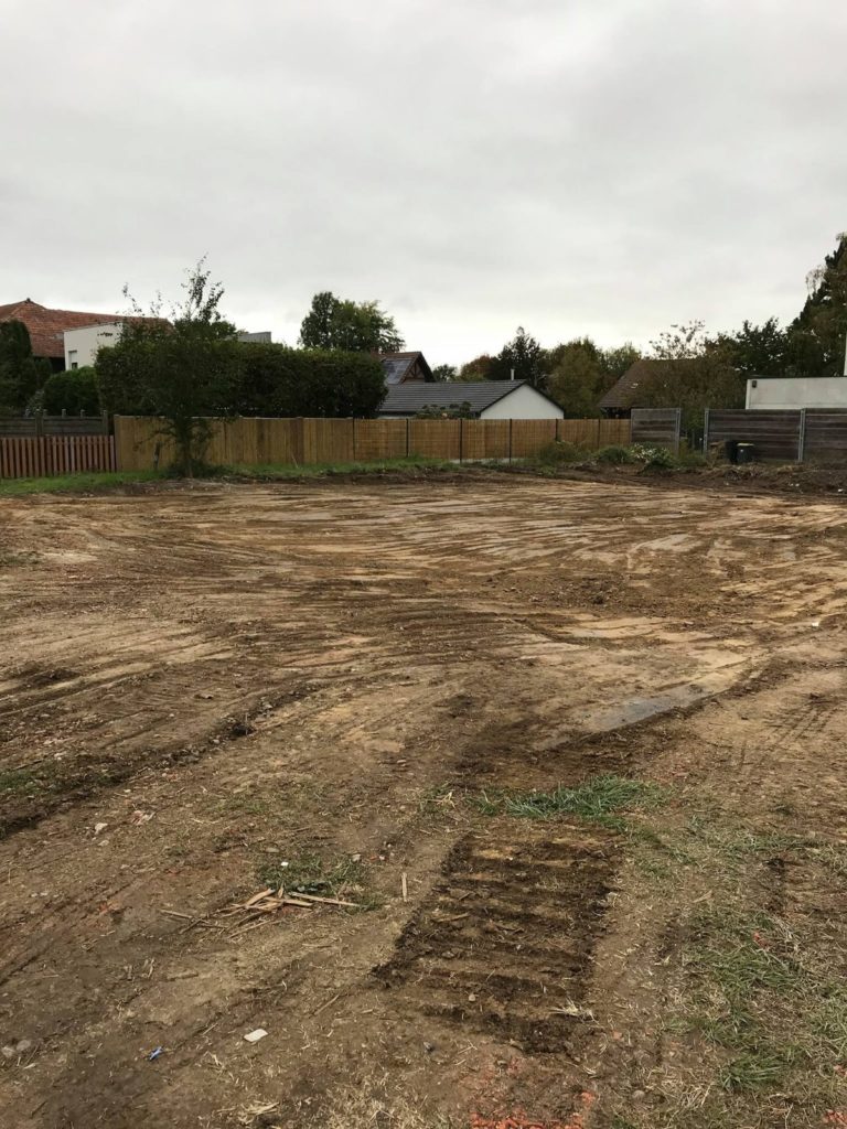 Terrain nivelé après la démolition de la grange à Spechbach-le-Haut