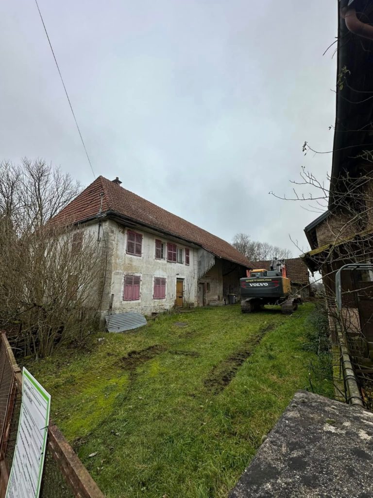 Ancienne maison avec grange à Fontaine avant démolition