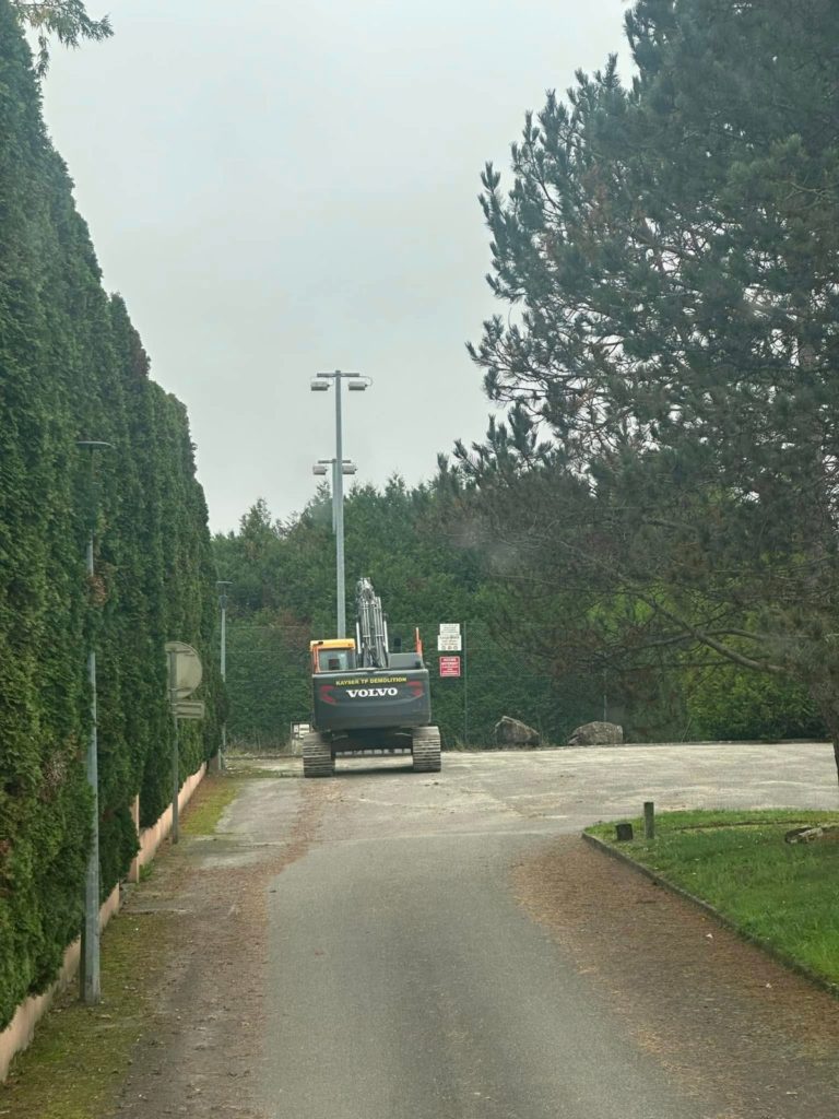 Accès au terrain de tennis de Hecken au début du chantier
